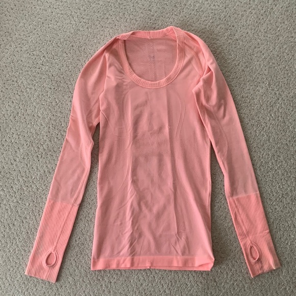 Lululemon swiftly tech top - size 2 *flaws